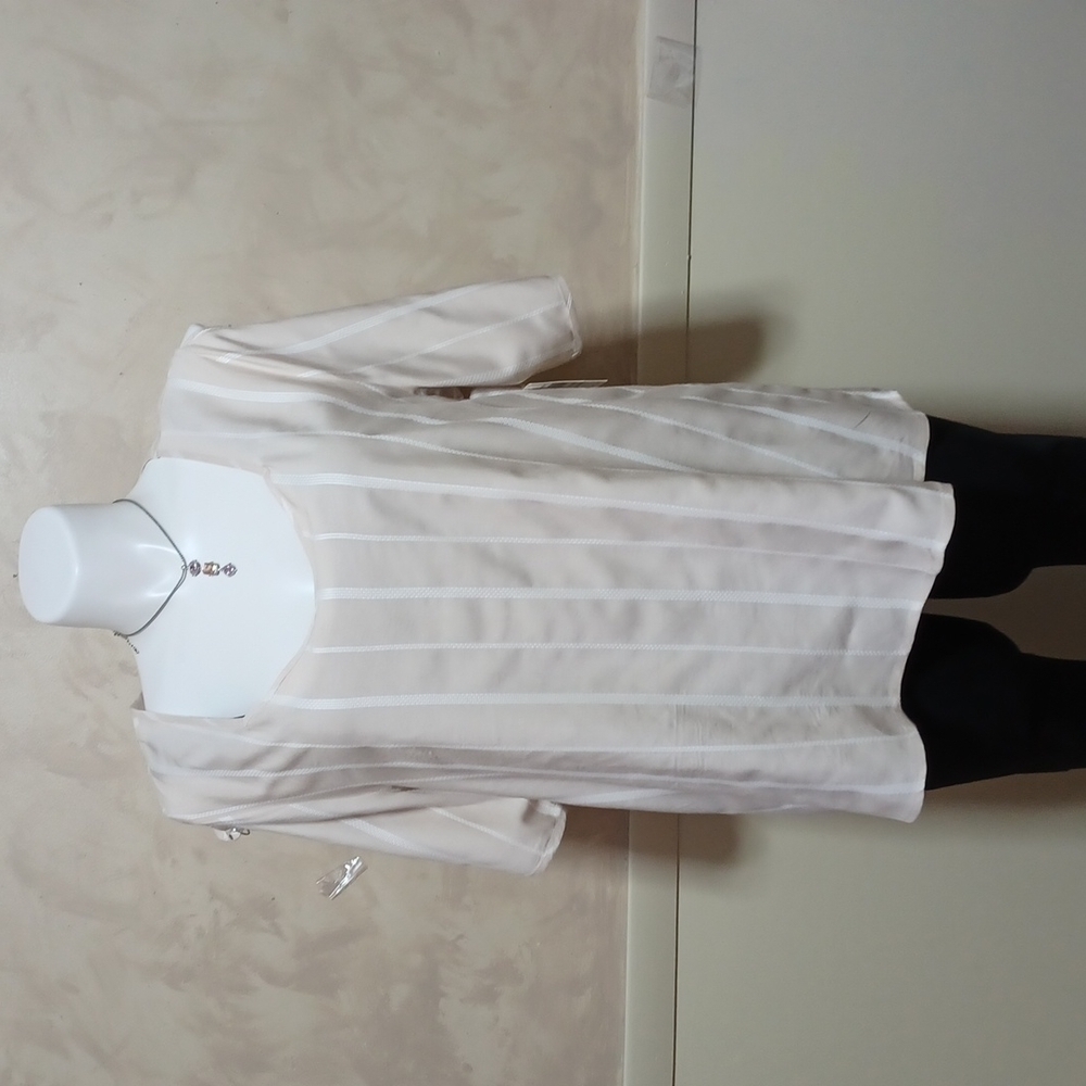 Retrology womens top size XL Oxford TAN ground combo NWT